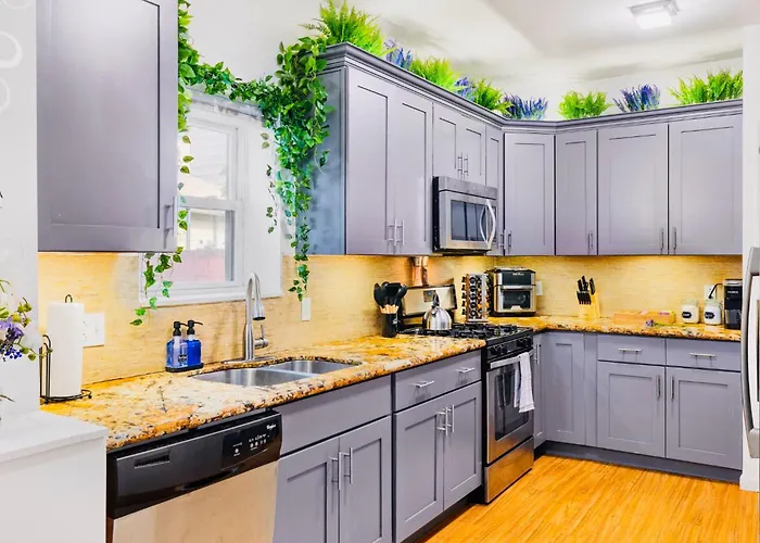 5bdrm 10bd With King Bbq Patio 1 Min Walk Carson St