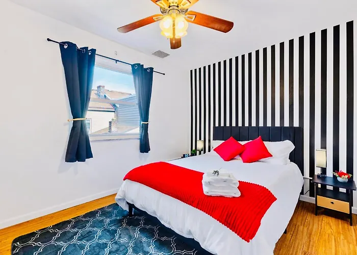 5bdrm 10bd With King Bbq Patio 1 Min Walk Carson St Holiday home