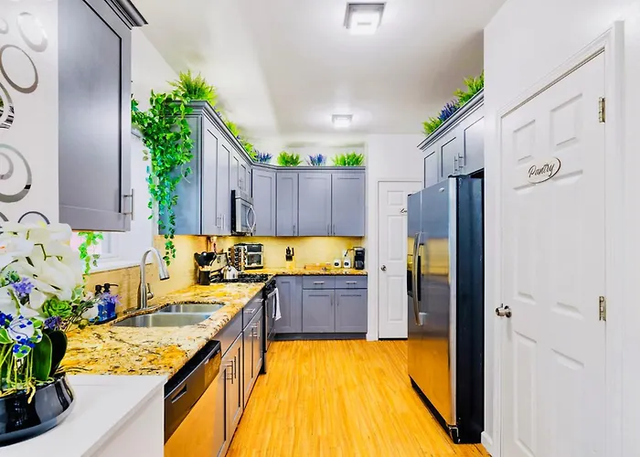5bdrm 10bd With King Bbq Patio 1 Min Walk Carson St *
