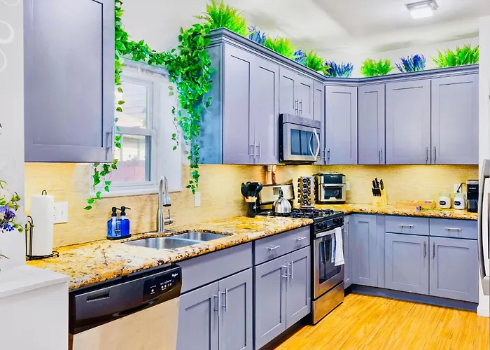 5bdrm 10bd With King Bbq Patio 1 Min Walk Carson St Holiday home