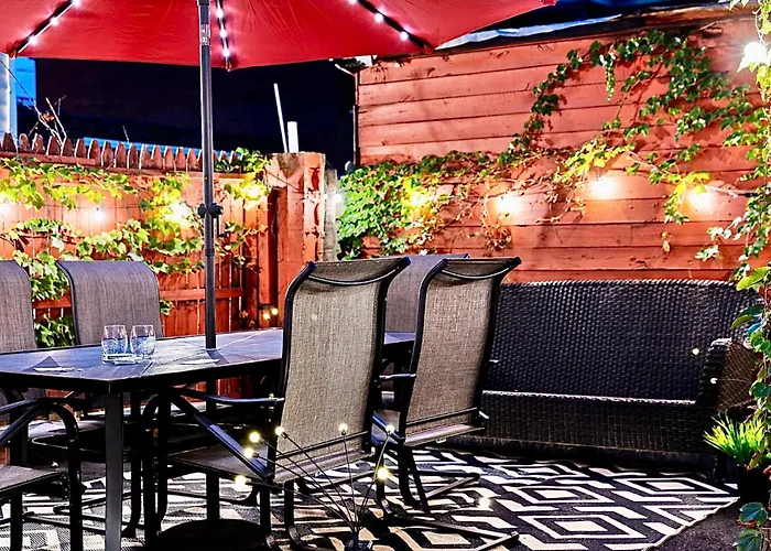 5bdrm 10bd With King Bbq Patio 1 Min Walk Carson St *