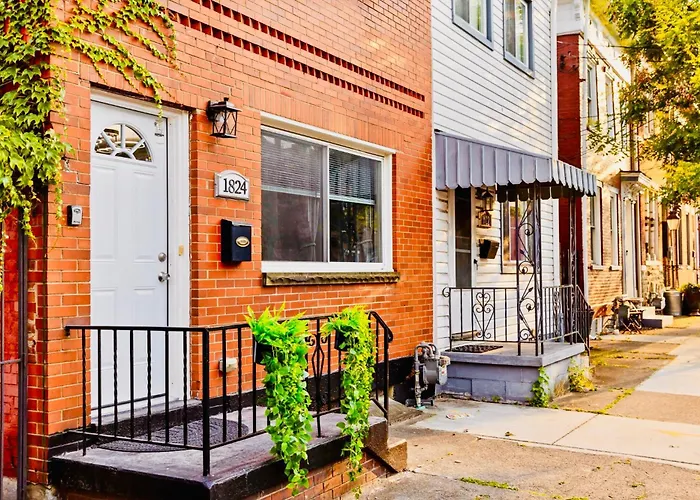 5bdrm 10bd With King Bbq Patio 1 Min Walk Carson St Holiday home