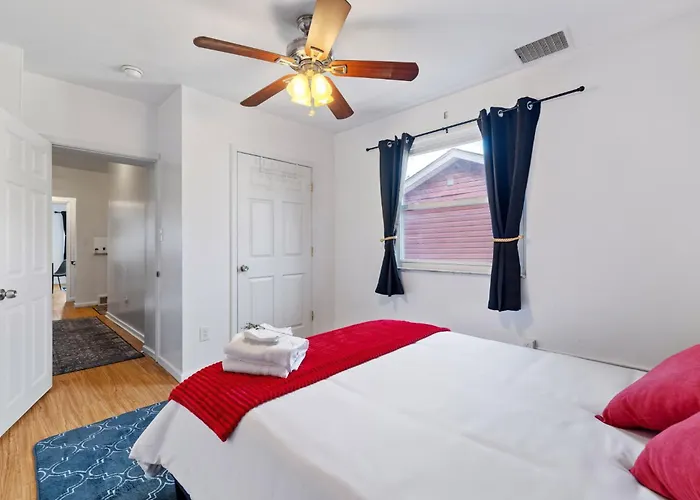 5bdrm 10bd With King Bbq Patio 1 Min Walk Carson St *