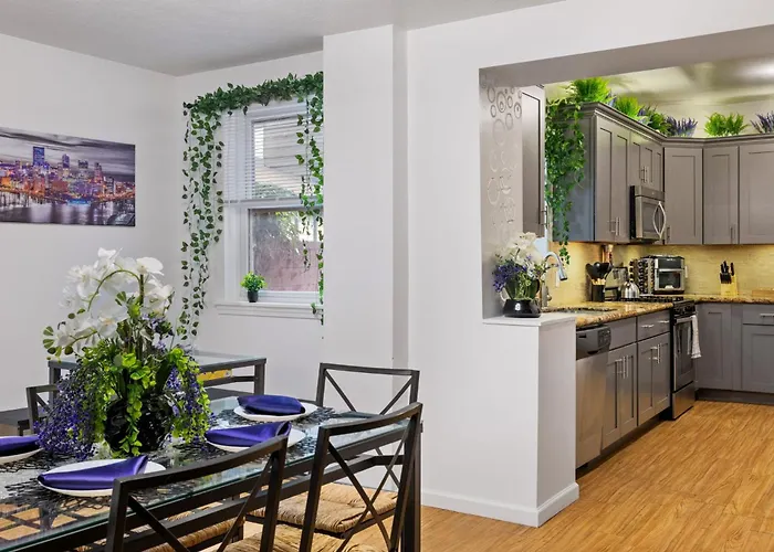 5bdrm 10bd With King Bbq Patio 1 Min Walk Carson St