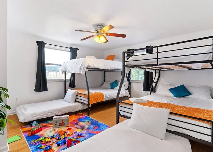 Holiday home 5bdrm 10bd With King Bbq Patio 1 Min Walk Carson St *